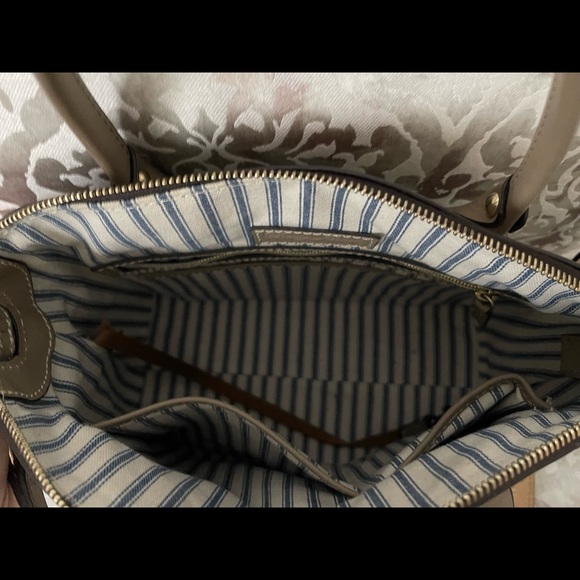 Brand new Dooney & Bourke Satchel Purse - Picture 4 of 5